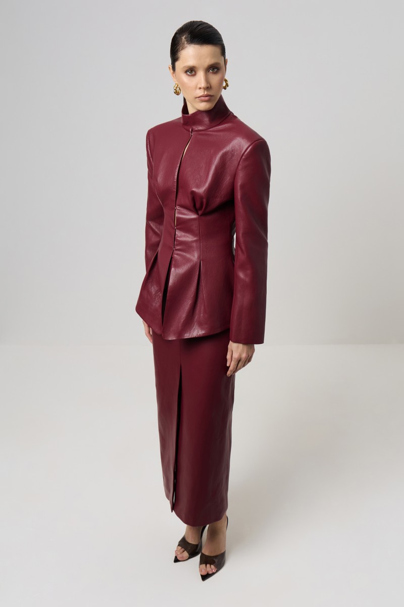 Юбка с разрезом из эко-кожи