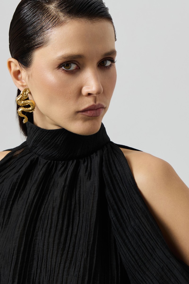 Блузка с открытыми плечами