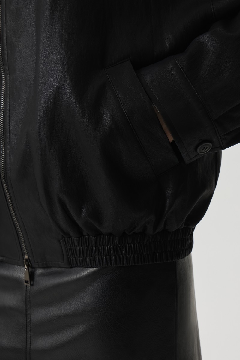 Бомбер из эко-кожи