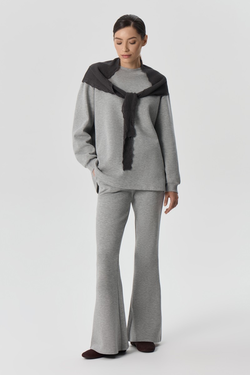 Трикотажный костюм с косынкой