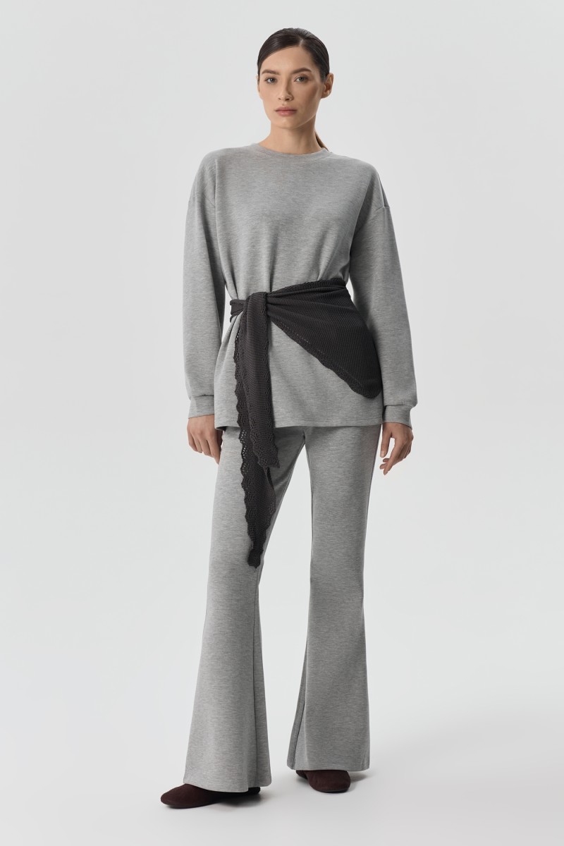 Трикотажный костюм с косынкой