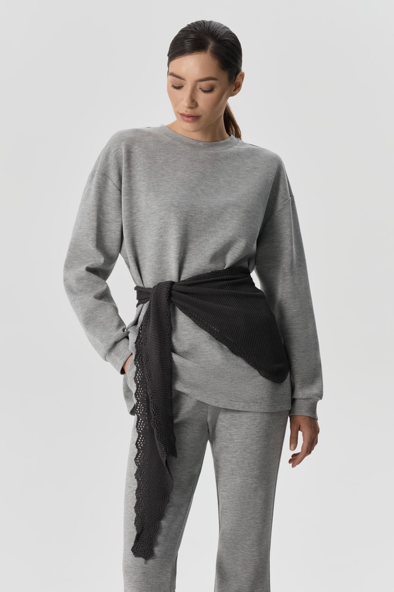 Трикотажный костюм с косынкой