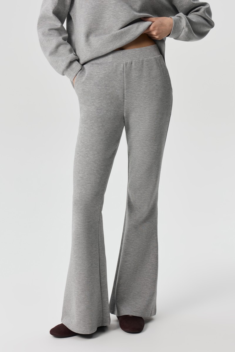 Трикотажный костюм с косынкой