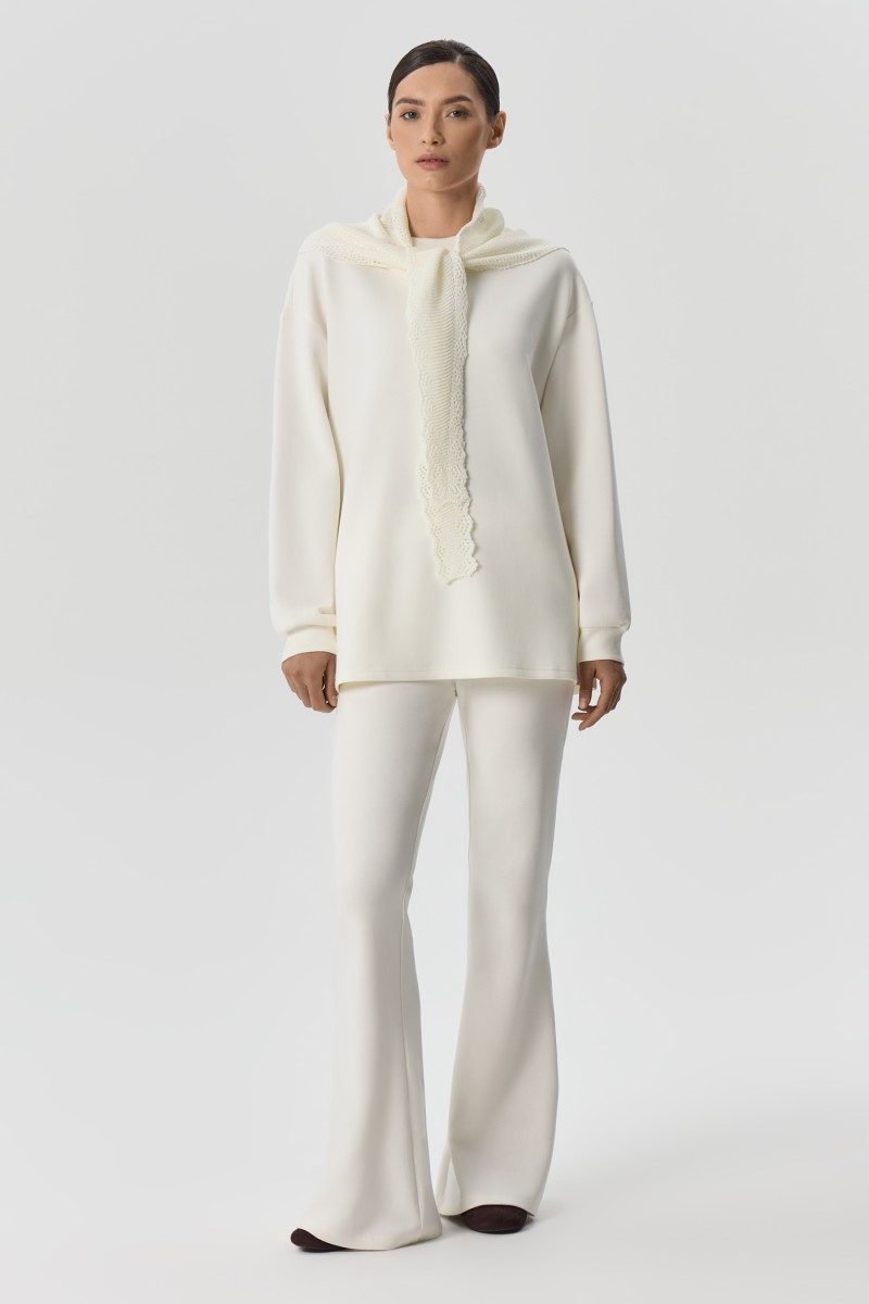 Трикотажный костюм с косынкой