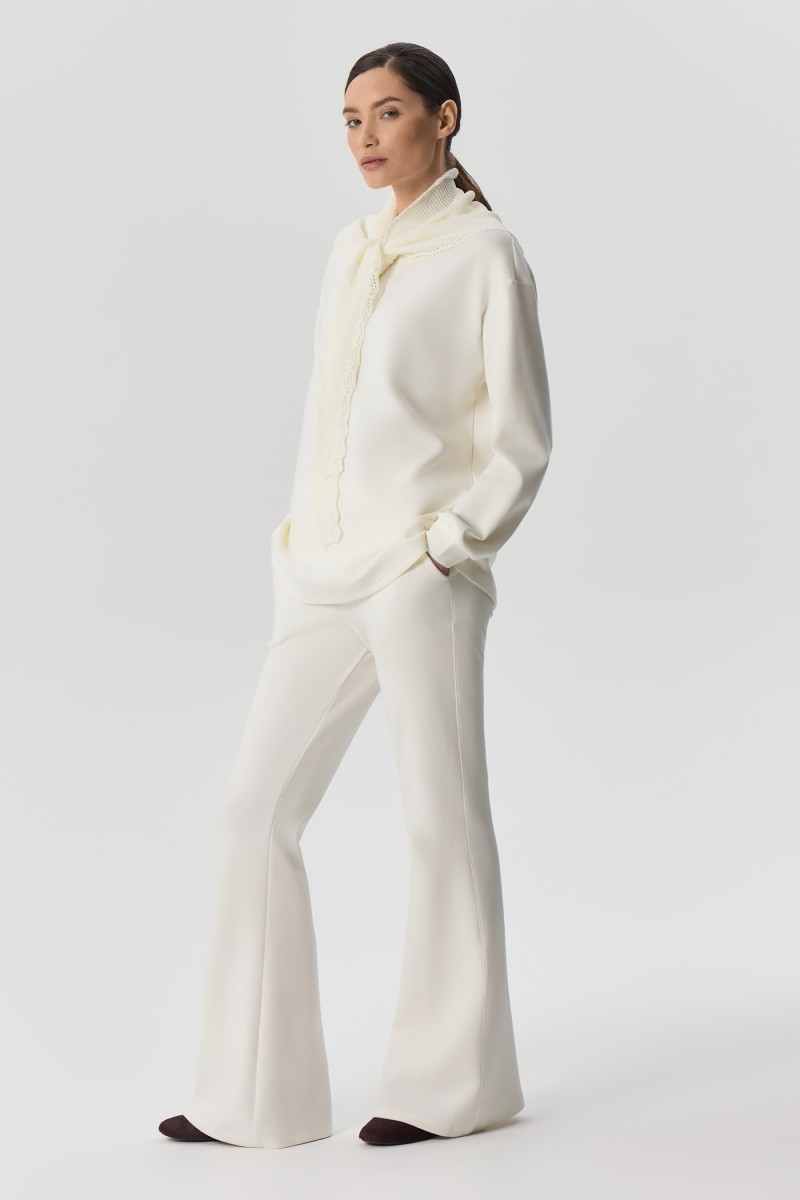 Трикотажный костюм с косынкой