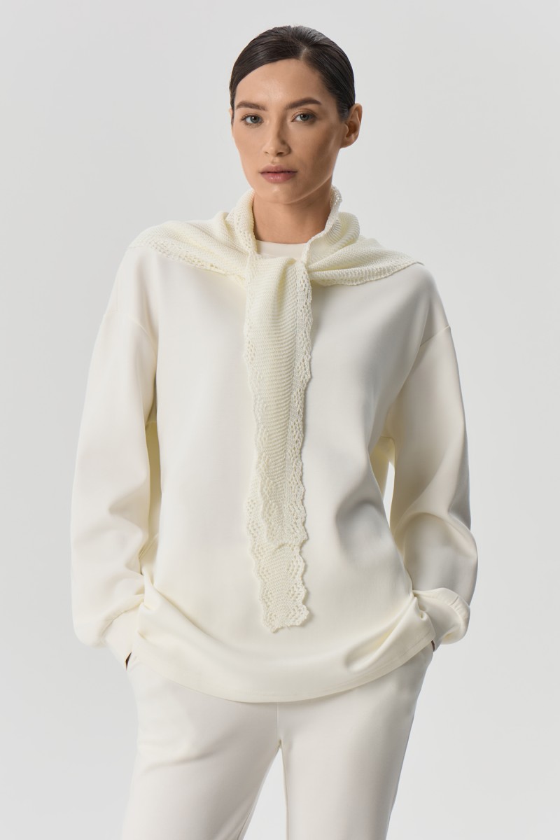 Трикотажный костюм с косынкой