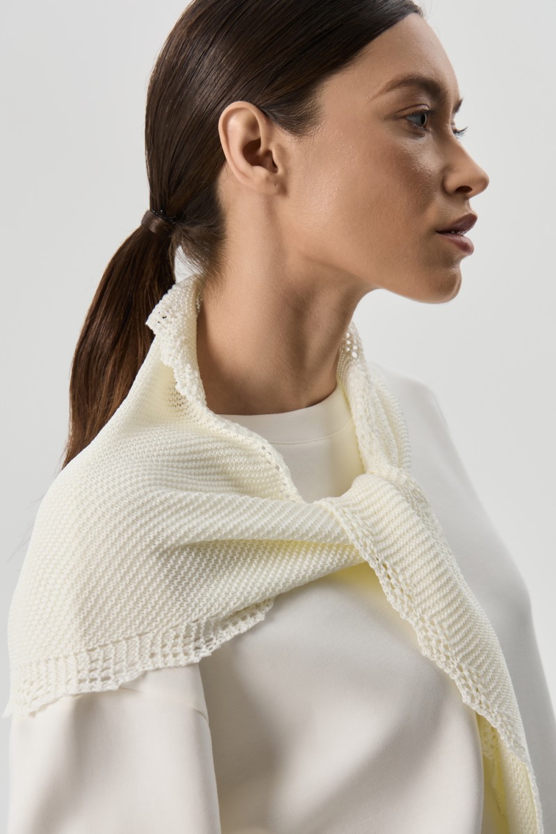 Трикотажный костюм с косынкой