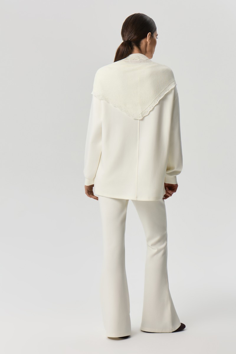 Трикотажный костюм с косынкой