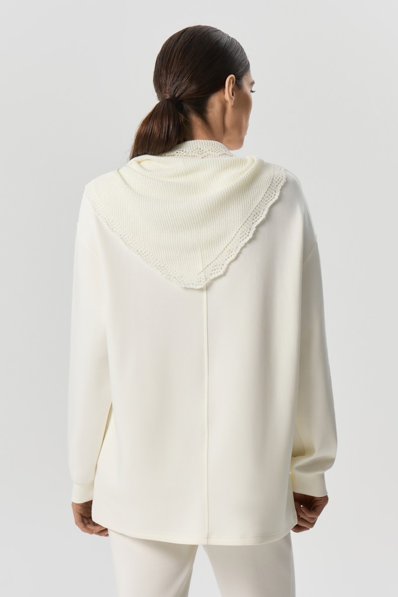 Трикотажный костюм с косынкой