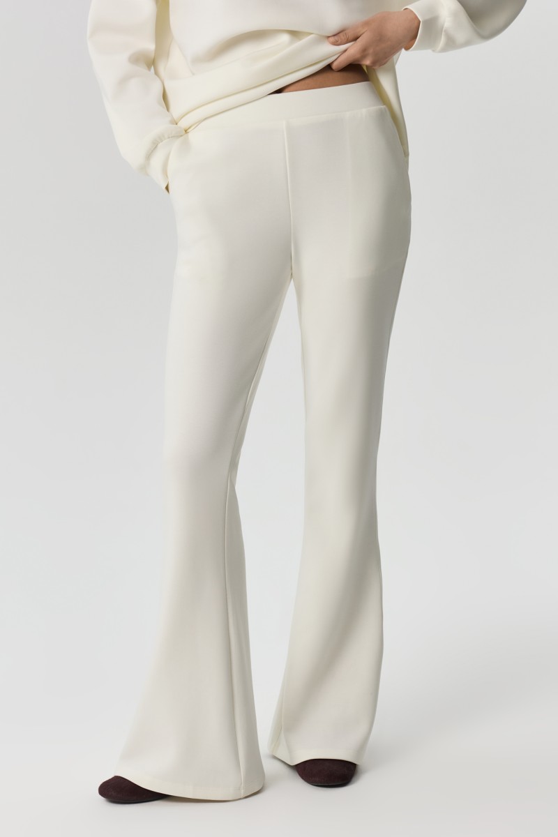 Трикотажный костюм с косынкой