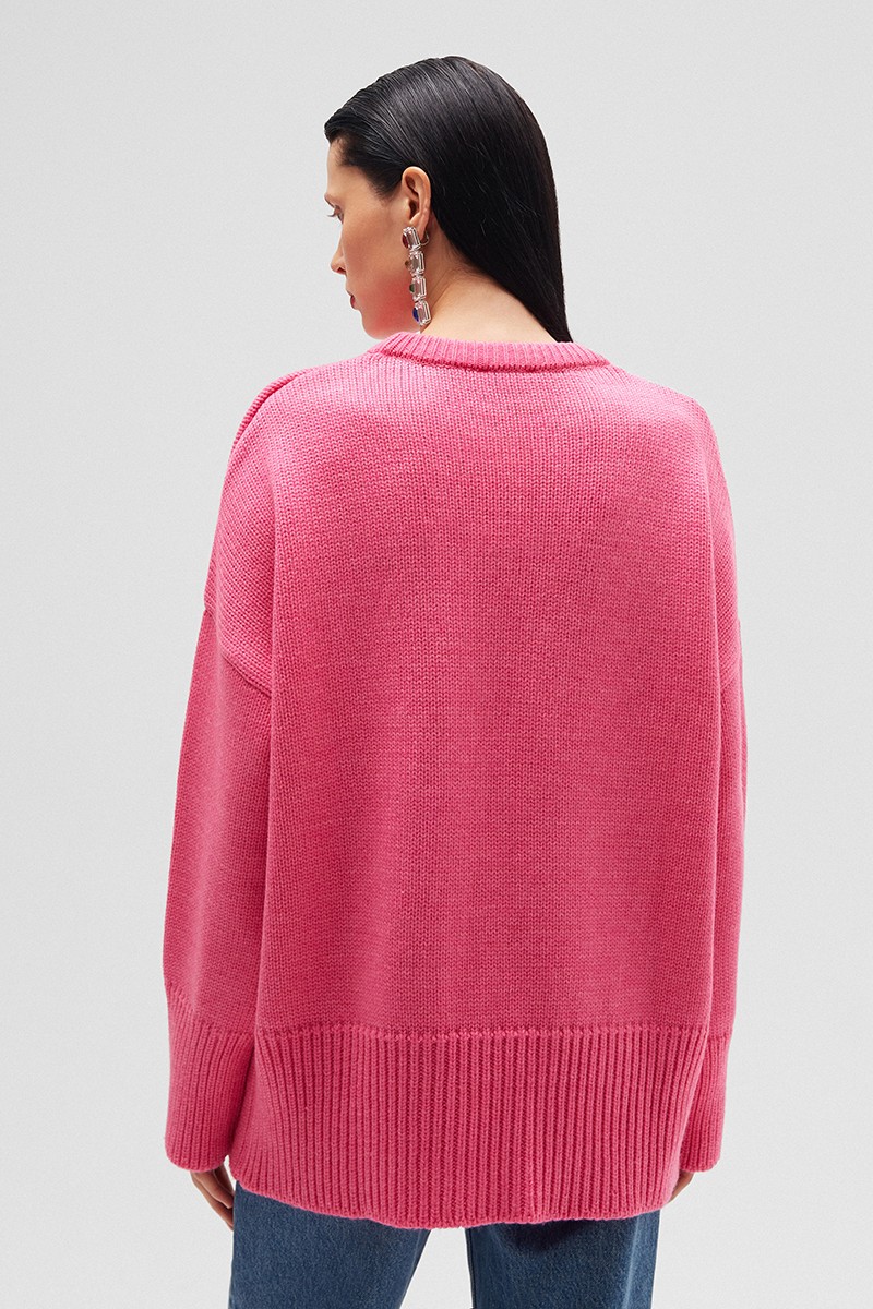 Свитер с круглым вырезом