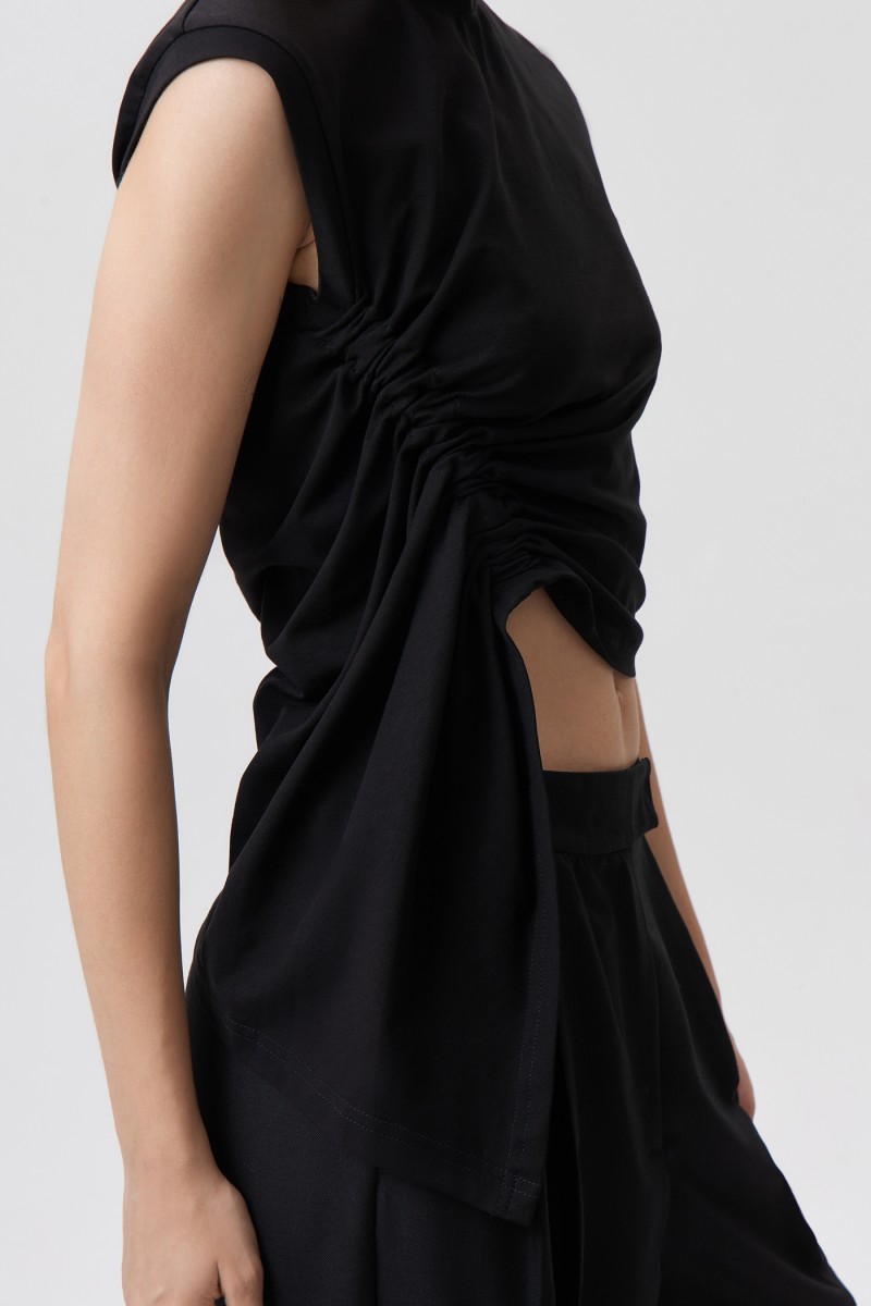 Футболка укороченная с драпировкой