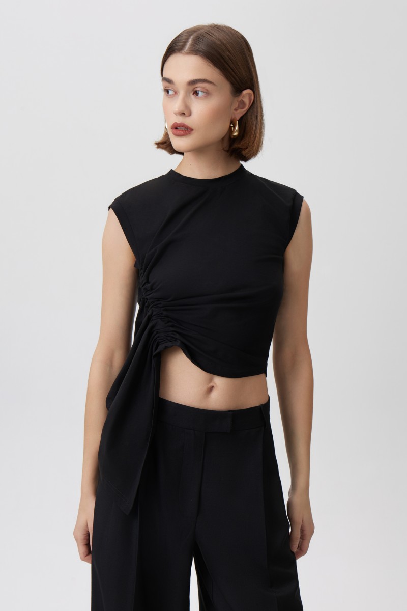 Футболка укороченная с драпировкой