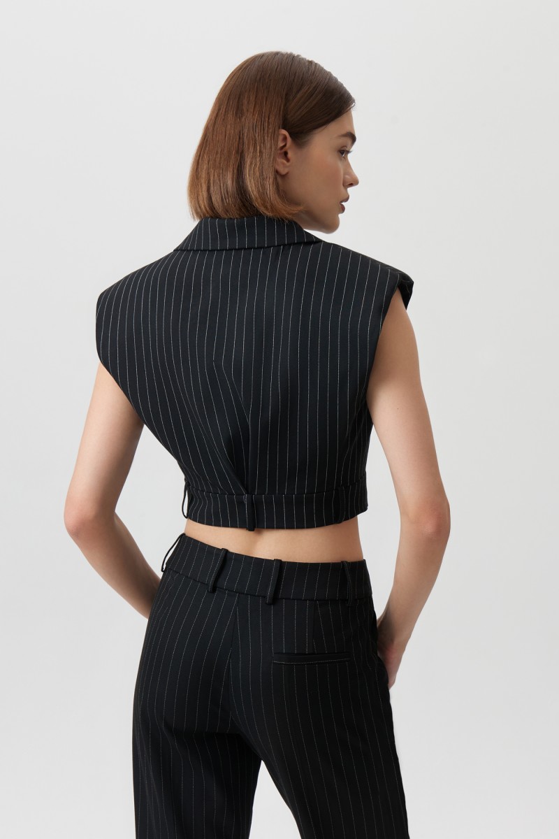 Жилет двубортный