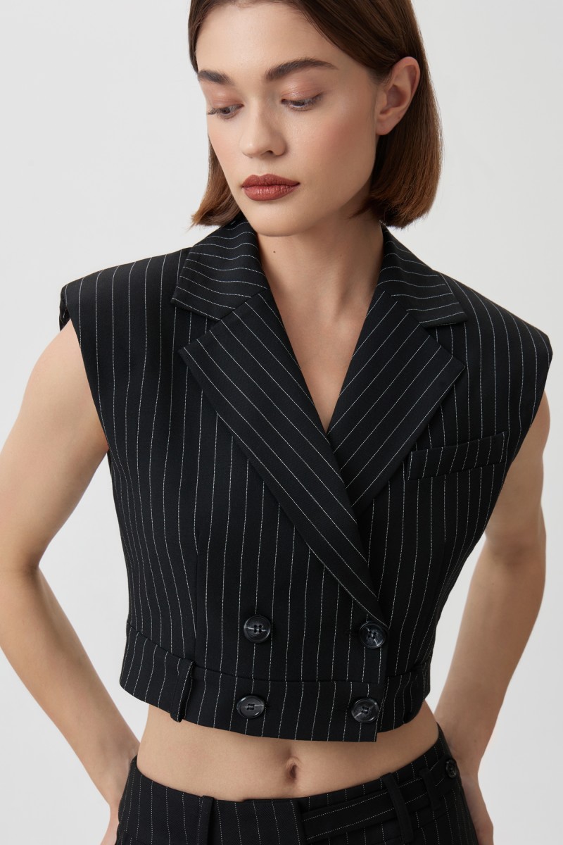 Жилет двубортный