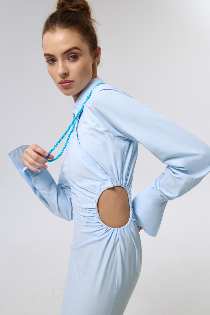 Платье с вырезом